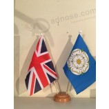 UNIOn JACK AND YORKSHIRE НОВЫЙ НАБОР ДВОЙНЫХ НАСТОЛЬНЫХ ФЛАГОВ С ДЕРЕВЯННЫМ ОСНОВАНИЕМ 9