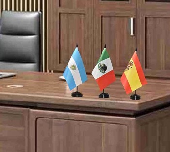 スペイン語を話す国のデスクフラッグ教室用の小さなミニスティックフラッグラテンアメリカラテンアメリカのテーブルフラッグはブラックベース5x