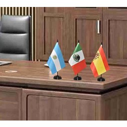 Banderas de escritorio de los países de habla hispana Mini banderas de palo pequeñas para el aula Las banderas de mesa latinas latinas vienen con base negra de 5x8 pulgadas