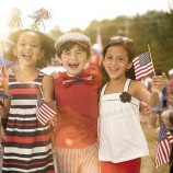 Paquet de 65 bâton en bois drapeaux américains tenu à la main Mini drapeaux américains pour le jour de l’indépendance américaine (4 x 6 pouces)