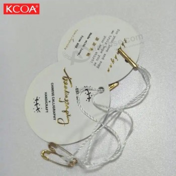 Servizio di progettazione gratuito Abbigliamento personalizzato Paper Swing Product Hang Tags per indumento