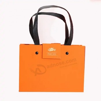 2023 LOGO personalizzato con confezione regalo a nastro Confezione sciarpa in materiale di lusso in seta Confezione regalo in carta di cartone di lusso premium