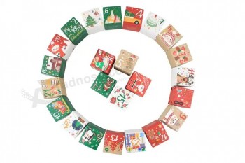 子供と家族のクリスマスアドベントカレンダーボックスのための24日間の紙のアドベントカウントダウンギフトボックス