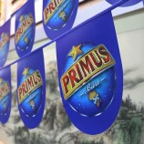 Vente en gros personnalisé de logo d’impression fanion de chaîne de forme de drapeau en PVC