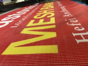 Su misura dimensioni esterne mesh banner segni in pvc materiale sfondo mesh banner per la formazione pubblicità