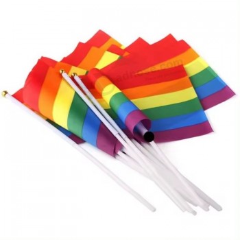 Logo de conception personnalisé Petit Mini Bâton Drapeau Personnalisé Tenu à la main Drapeau Agitant Avec Poteau En Plastique
