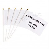 Personalizzabile 100% poliestere logo personalizzato piccolo mini bastone portatile bandiera tenuta a mano sventolante bandiera con palo di plastica o legno