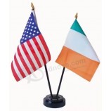Drapeau de table Base en plastique de nylon personnalisé Polyester Mini pays National Office Bureau Drapeaux de haute qualité et de toute taille