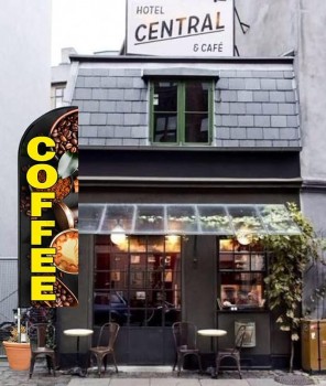 カフェビジネスのためのコーヒー広告の旗は、8フィートのコーヒースウーパーの旗と12フィートの旗竿キットと頑丈な地面の杭が含まれています