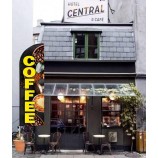 Las banderas publicitarias de café para el negocio de la cafetería incluyen la bandera de café de 8 pies y el kit de asta de bandera de 12 pies y la estaca de tierra resistente