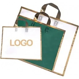 100pcs Papier personalisierte Taschen benutzerdefiniertes Logo High-End Heißprägen Drucken Kleidung Geschenk Einkaufstasche kundenspezifische Plastiktüte